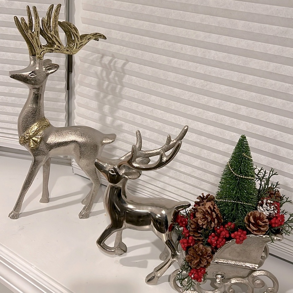 Metal /  Standing Deers / Elegant Silver and Gold Reindeer Figurines / 2 pc. - Picture 8 of 13